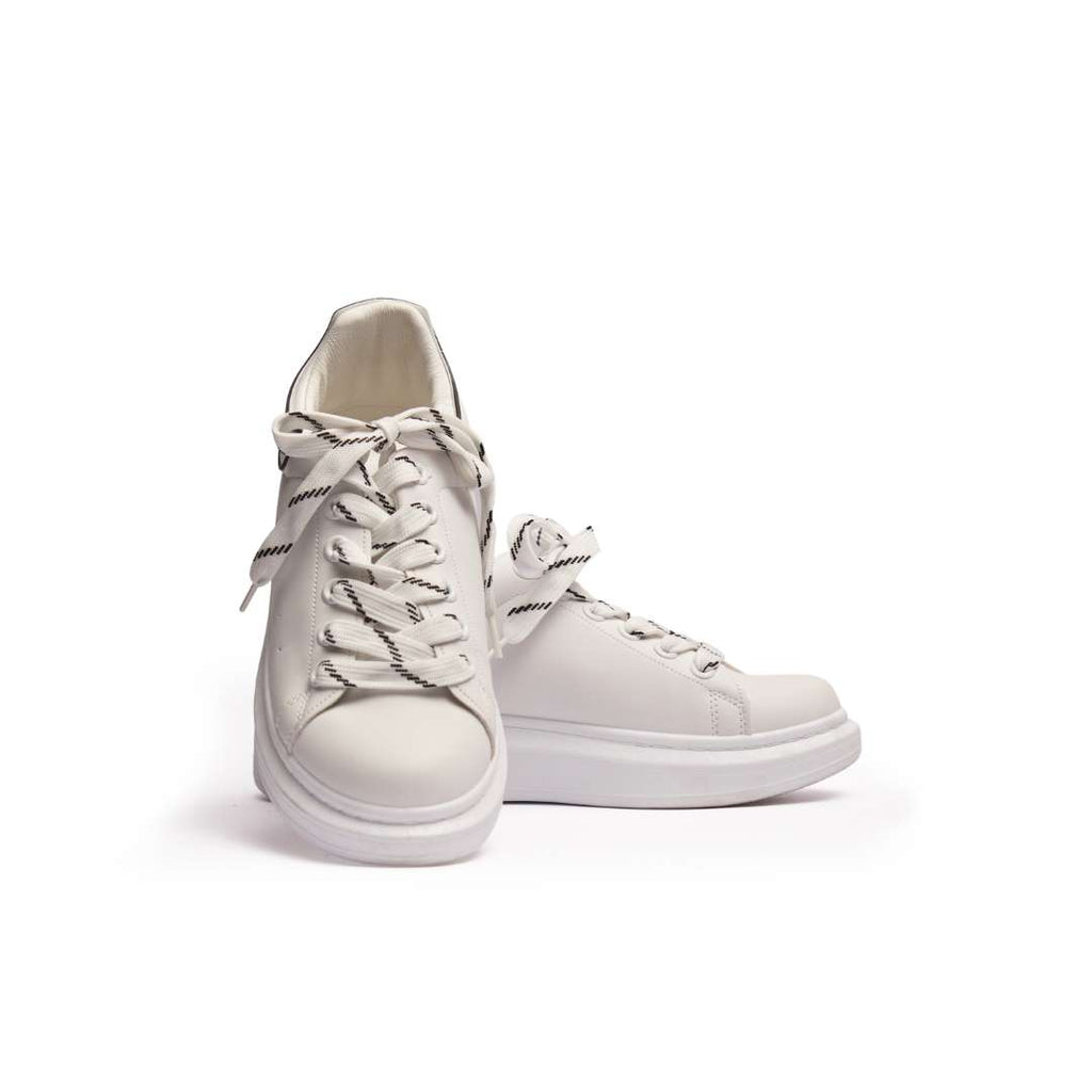 Queen2 'White / Black Border' Otherbrand Sneakers